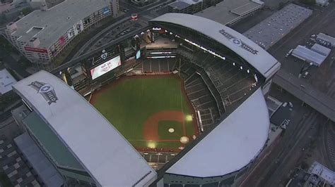 Chase Field roof open for World Series Game 3 between Diamondbacks and Rangers